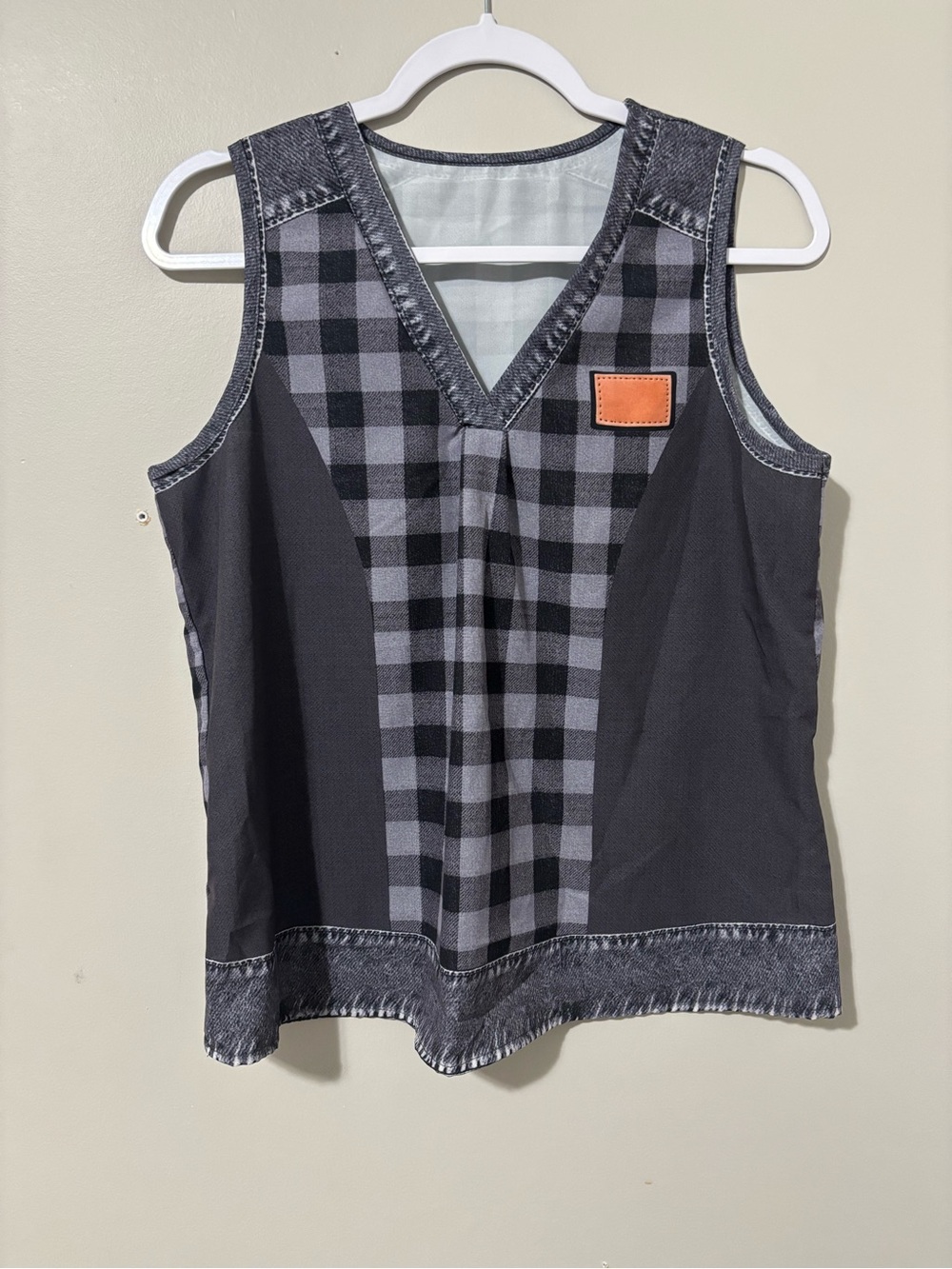 SHEIN Gray Plaid V-Neck Sleeveless Tank Top with Patch Detail